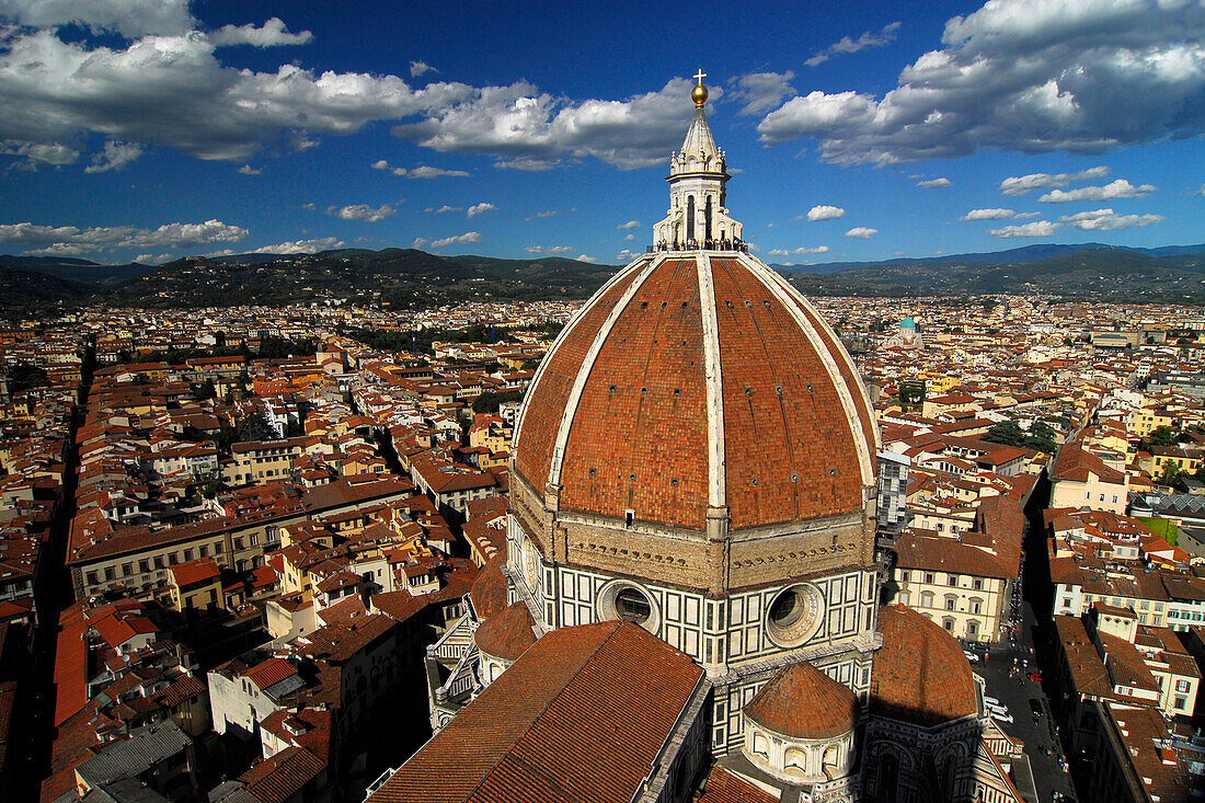Blick auf den Dom unter Wolkenhimmel, Florenz, Toskana, Italien, Europa