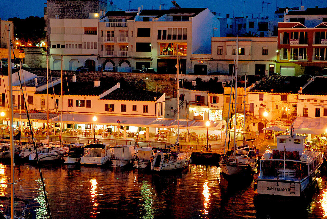 Restaurants an der Marina in Ciutadella, Menorca, Balearen, Spanien