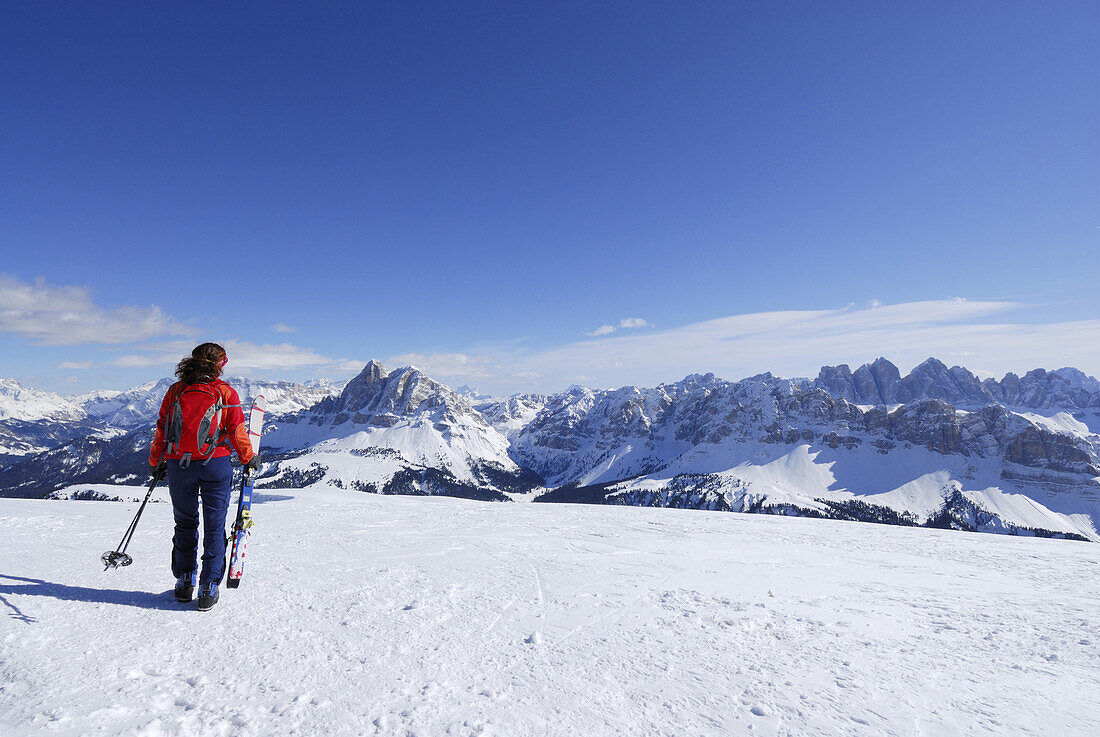 Skitourgeherin, Großer Gabler, Eisacktal, Dolomiten, Trentino-Südtirol, Italien
