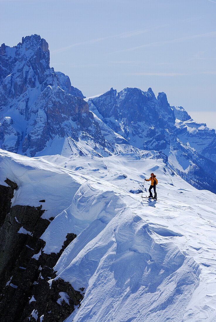 Skitourgeherin, Cima Bocche, Fleimstal, Dolomiten, Trentino-Südtirol, Italien