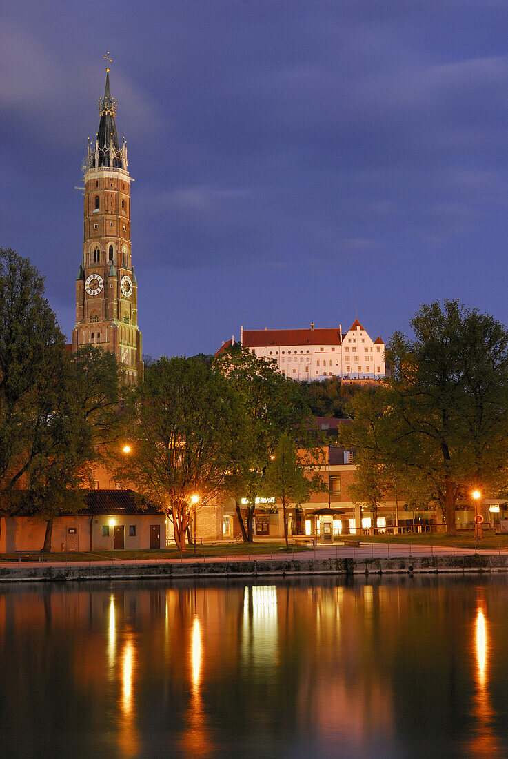 Old Town with St. Martin's Church and Trausnitz castle at night, Landshut, Lower Bavaria, Bavaria, Germany