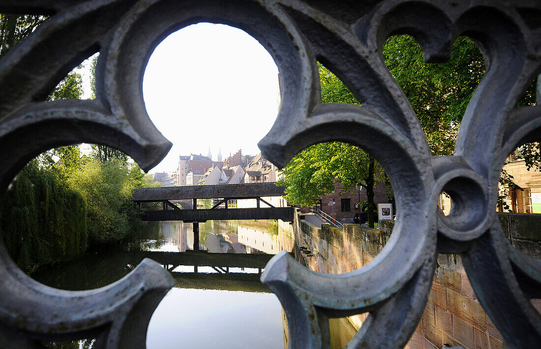 Henkersteg über der Pegnitz, Nürnberg, Mittelfranken, Bayern, Deutschland