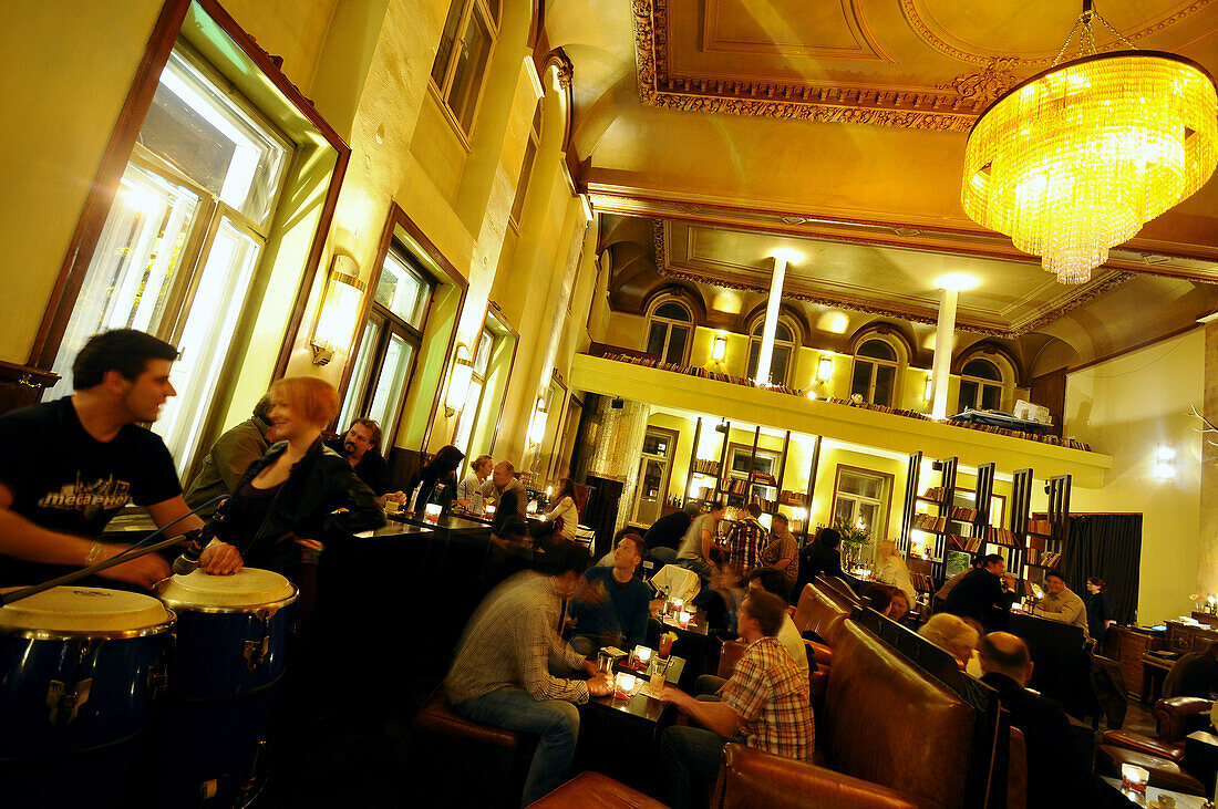 Guests in the restaurant Baeckerhof, Nuremberg, Middle Franconia, Bavaria, Germany