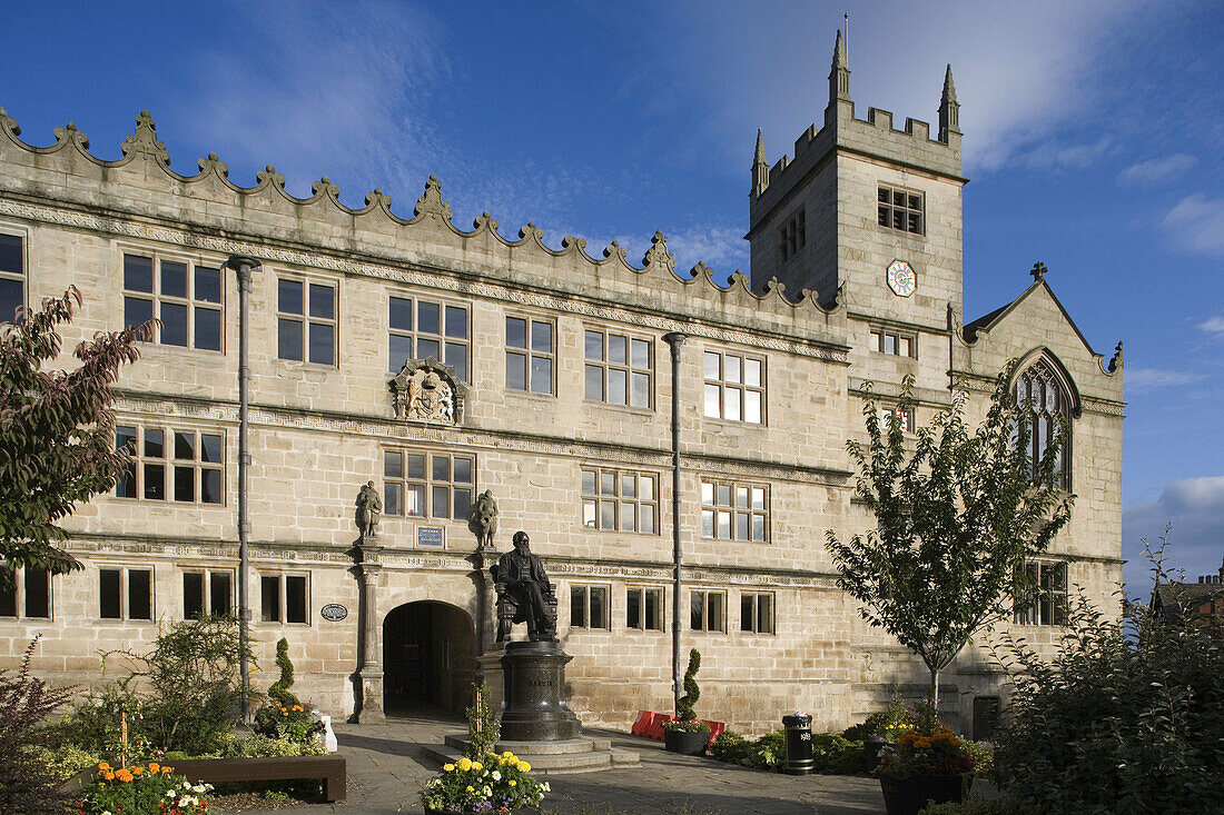 Shrewsbury, Castle Gates Library, Charles Darwin statue, Shropshire, UK