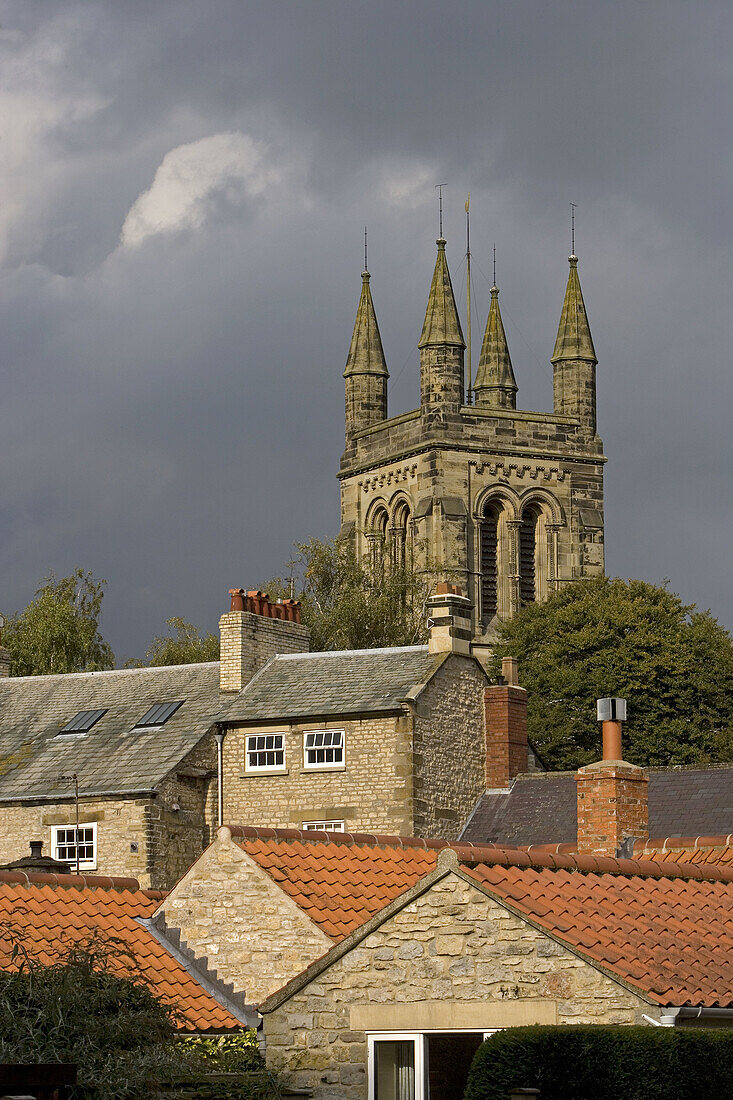 Helmsley, All Saints Church, Town center, typical buildings, North Yorkshire, UK