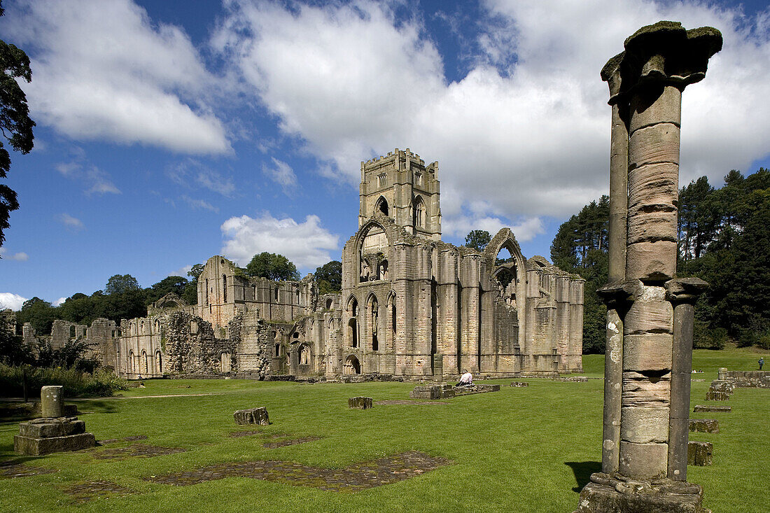 Fountains Abbey, Monastic Buildings, 1132, the Chapel of the Nine Altars, UNESCO World heritage, North Yorkshire, UK