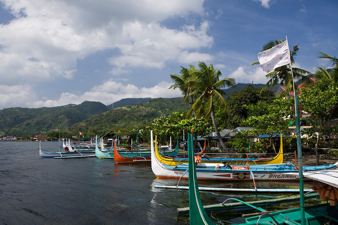 Boote auf dem Taal-See, Luzon, Philippinen