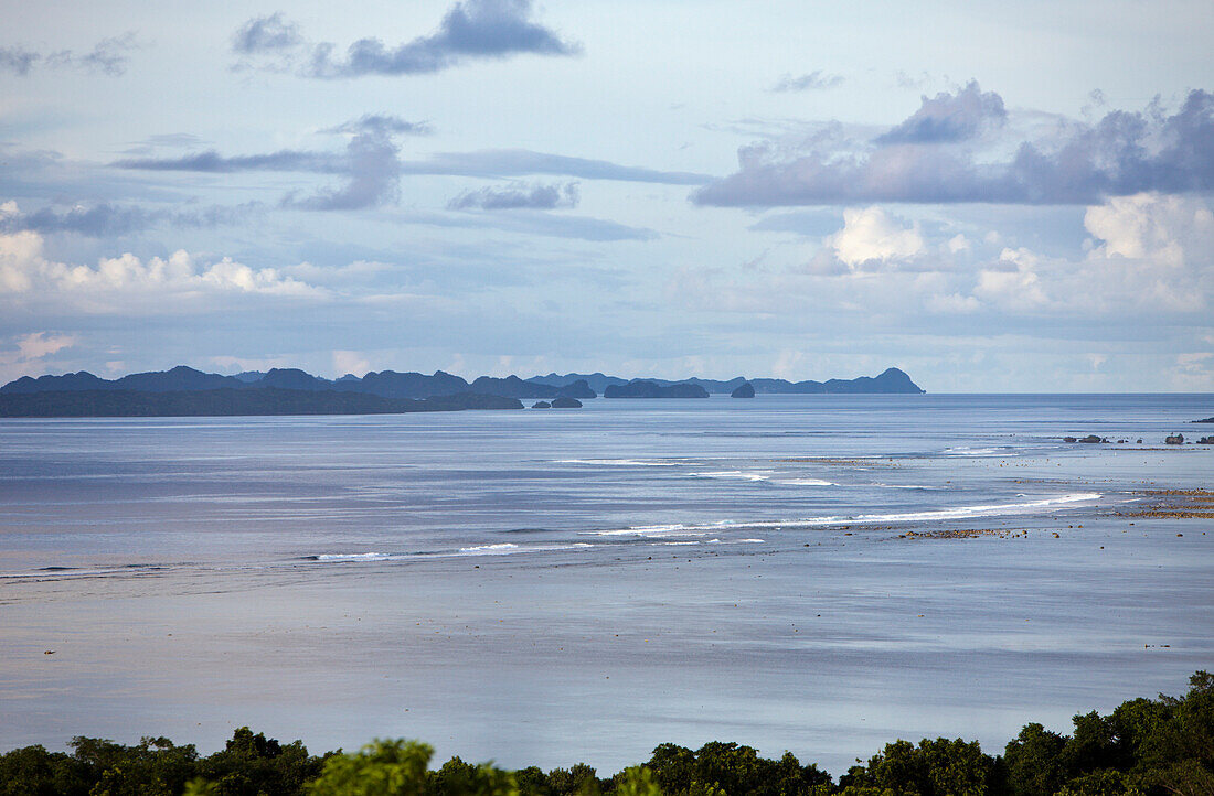 Blick ueber Norden von Peleliu, Bloody Nose Ridge Mikronesien, Palau