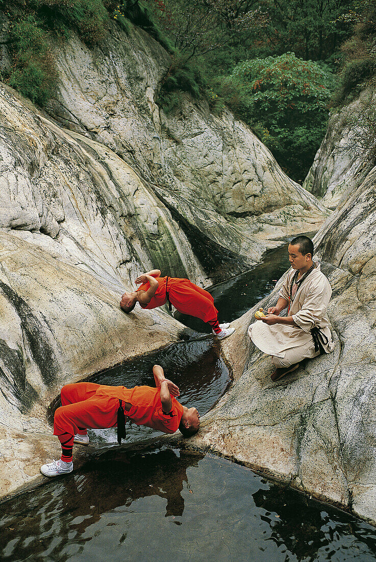 Wushu master and disciples practising kung fu, shaolin, China