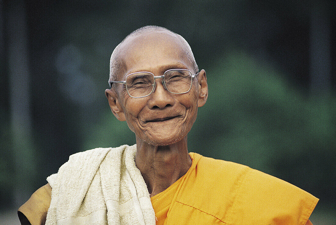 BUDDHIST MONK, ANGKOR, CAMBODIA