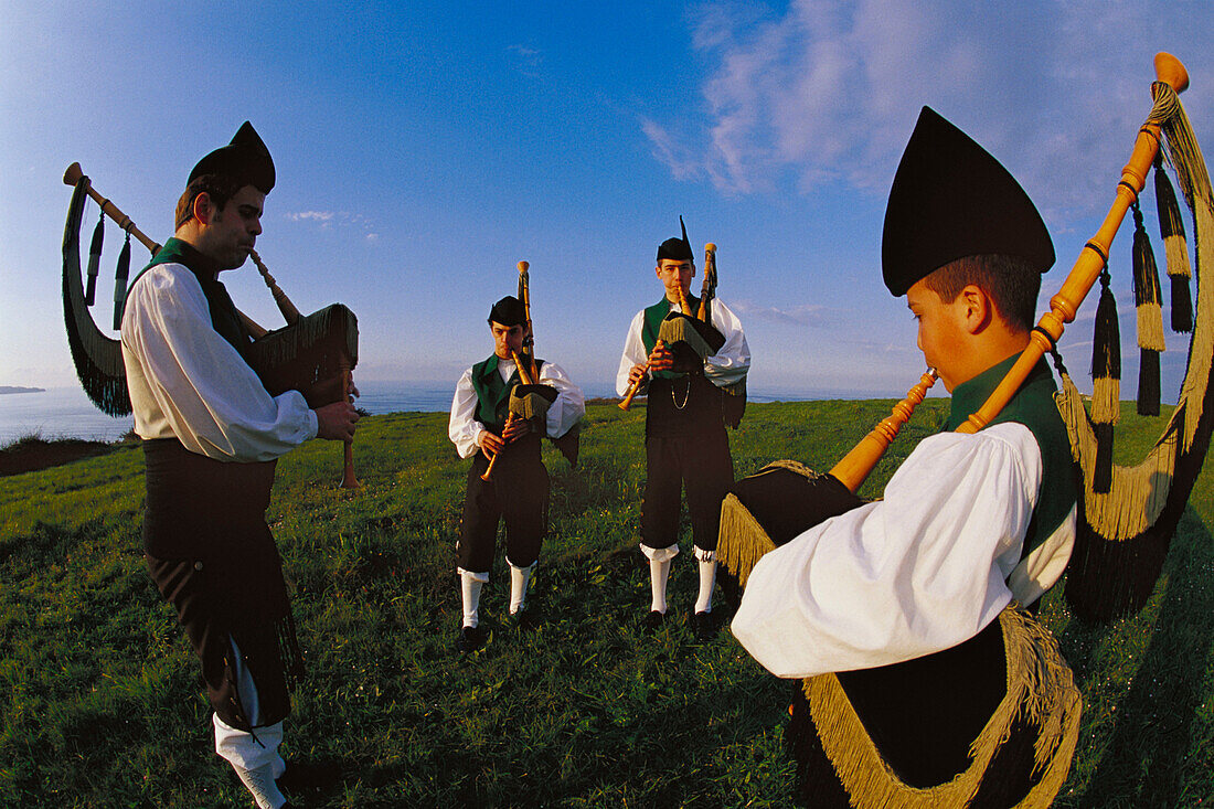 Bagpipers, Campa Torres. Gijon, Asturias, Spain