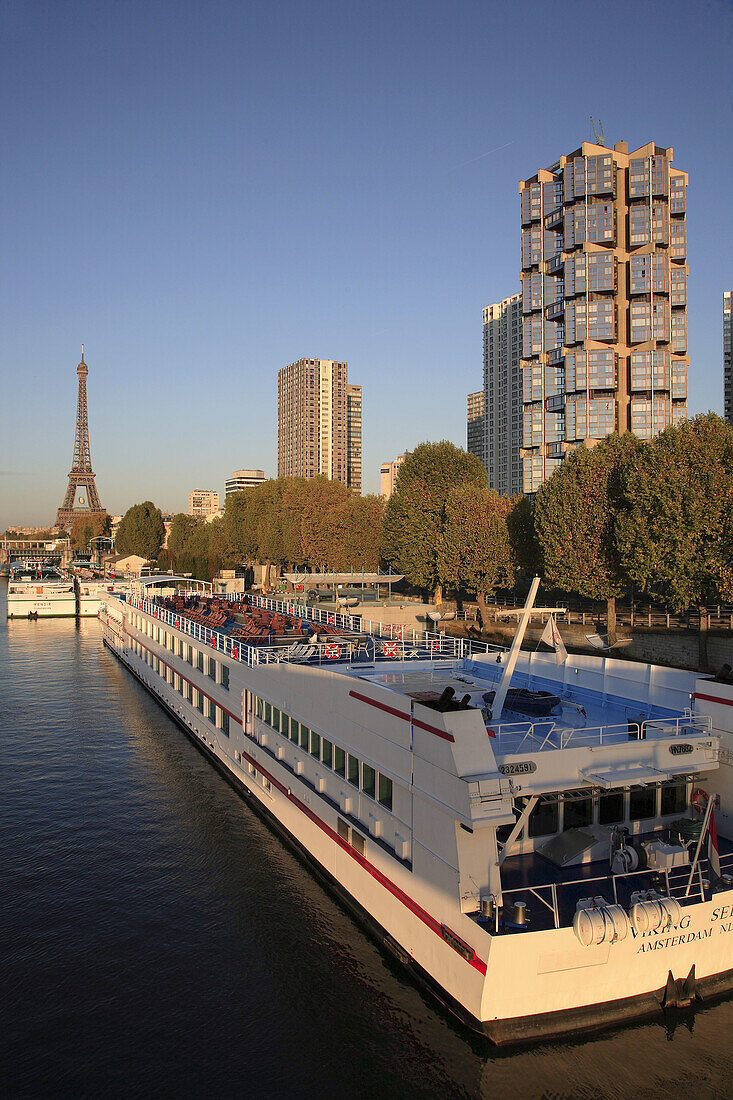 France, Paris, Eiffel Tower, Front de Seine