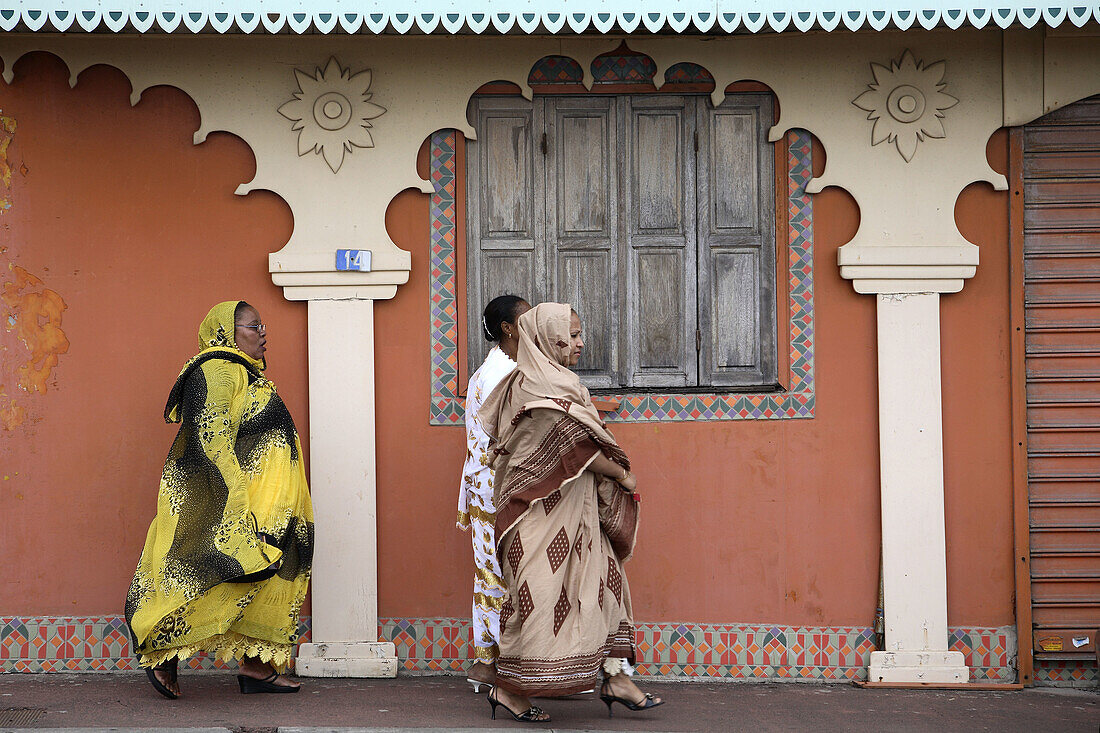 Reunion Island (Indian Ocean, France), St_Denis, street scene, muslim women