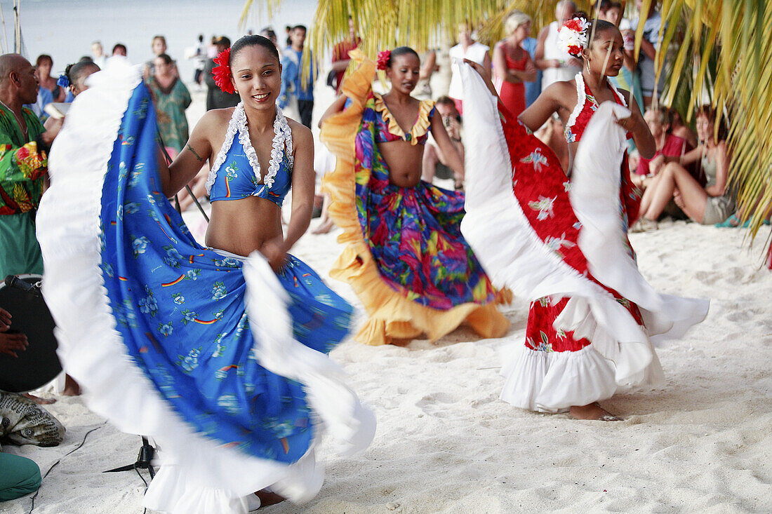 Mauritius, Trou aux Biches, sega dancers