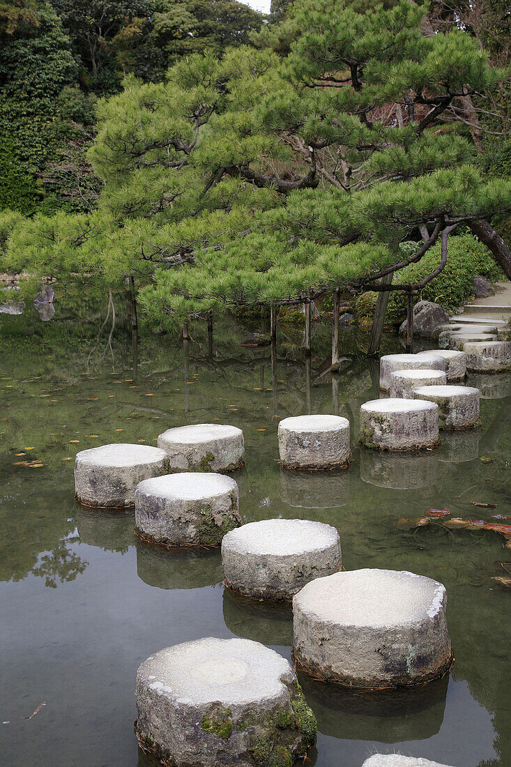 Japan, Kansai, Kyoto, garden of Heian Shrine