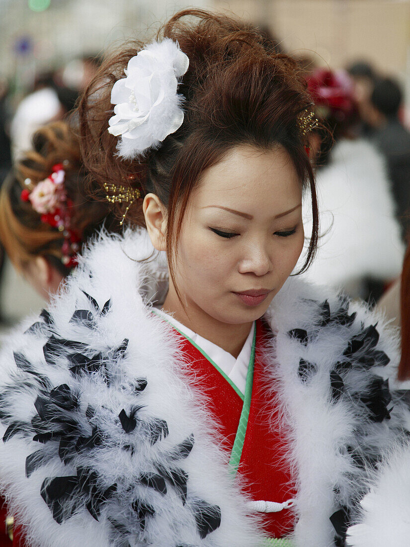 Japan, Kansai, Kyoto, Seijin-no-hi. Coming of age day, woman in furisode kimono.