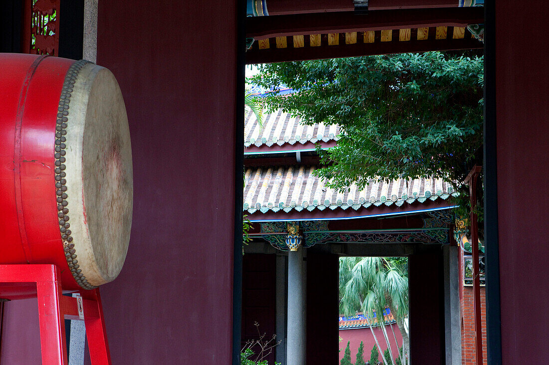 Drum inside the Confucius Temple, Shida district, Taipei, Taiwan, Asia