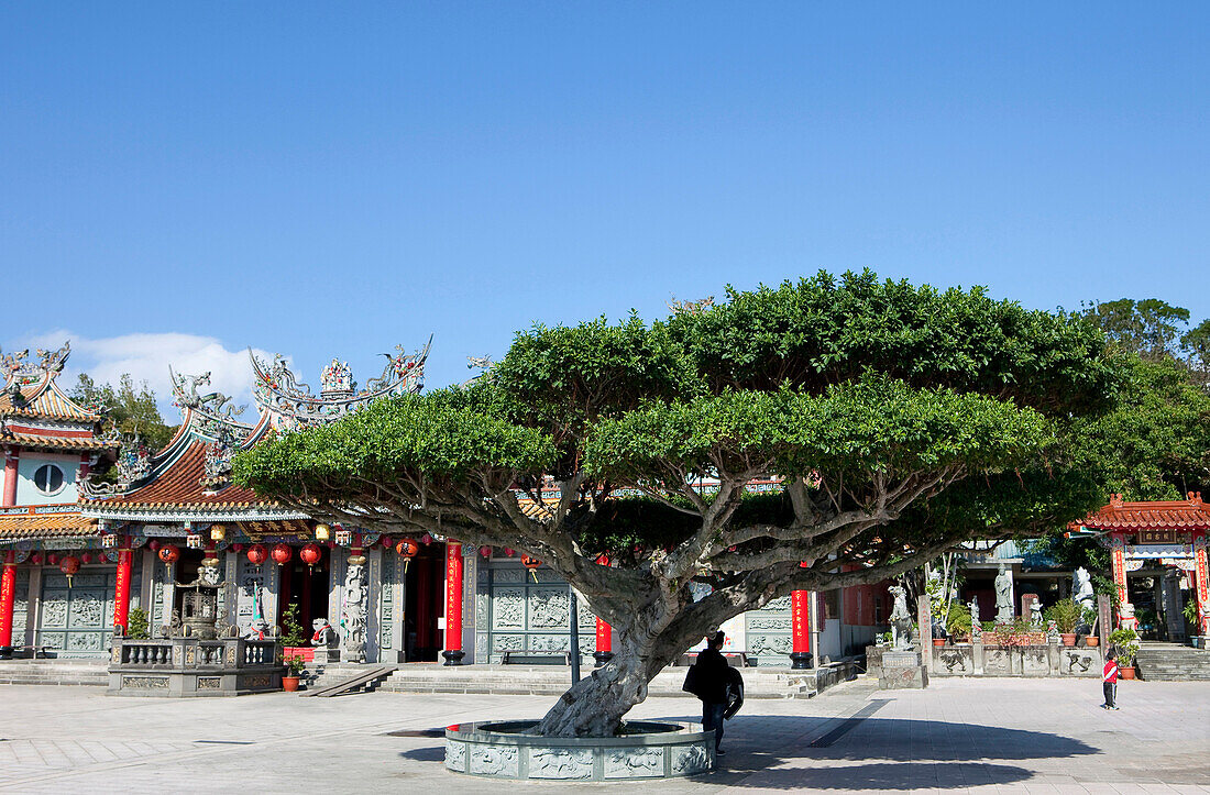 Chen Yuan Kwang Tempel und botanischer Garten Zhishan unter blauem Himmel, Taipeh, Taiwan, Asien