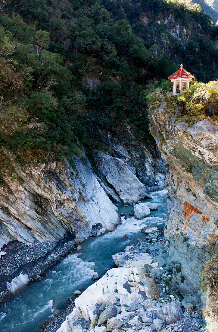 Viewing pagoda above the gorge of the Liwu river, Taroko Gorge, Taroko National Park, Taiwan, Asia