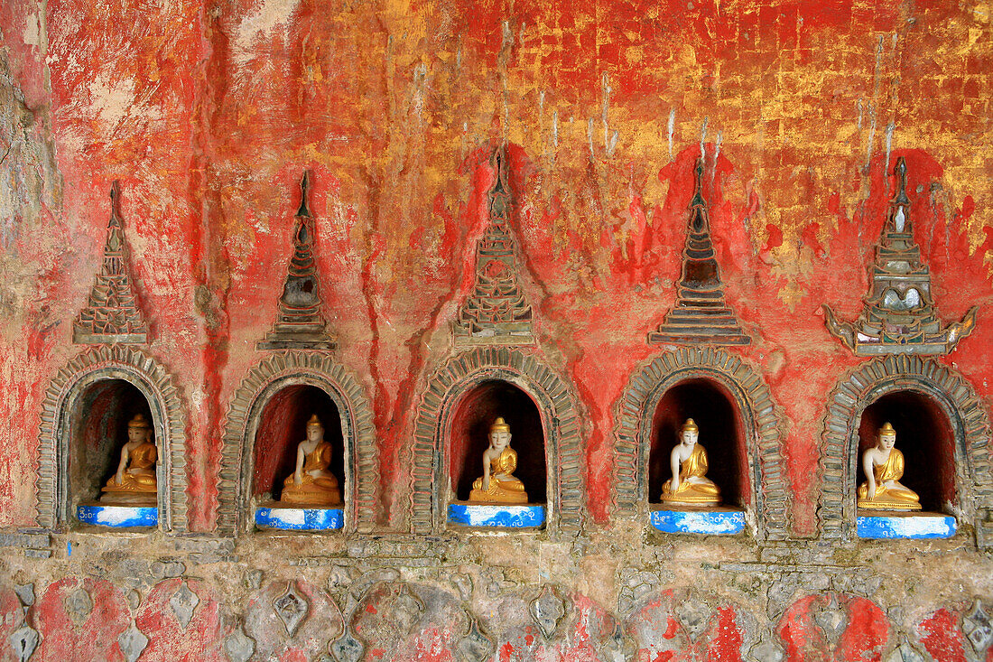 Kleine Buddhafiguren in der Wand der Pagode des Shwe Yan Bye Kloster, Nyaungshwe, Shan Staat, Myanmar, Birma, Asien