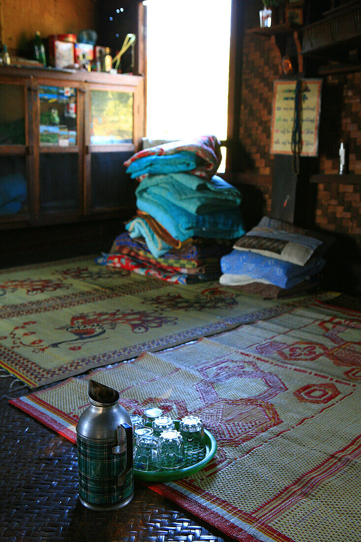 Innenansicht eines Shan Hauses in einem Shan Bergdorf, Shan Staat, Myanmar, Birma, Asien