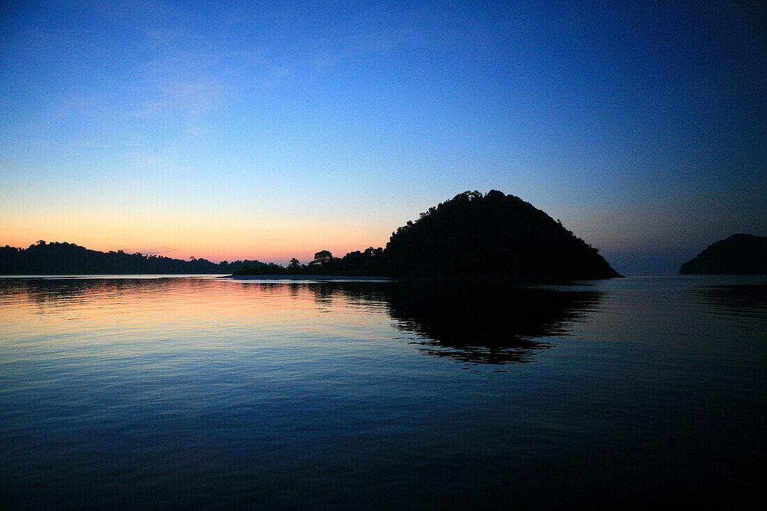 Sonnenaufgang im Mergui Archipel, Andamanensee, Myanmar, Birma, Asien