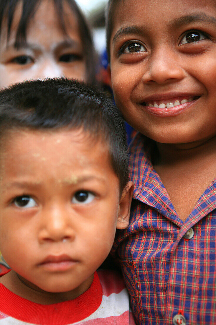 Sea gypsies, Moken children, Mergui Archipelago, Andaman Sea, Myanmar, Burma, Asia