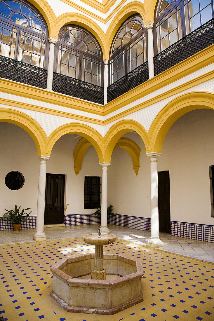 Courtyard, Reales Alcazares, Sevilla. Andalucia, Spain