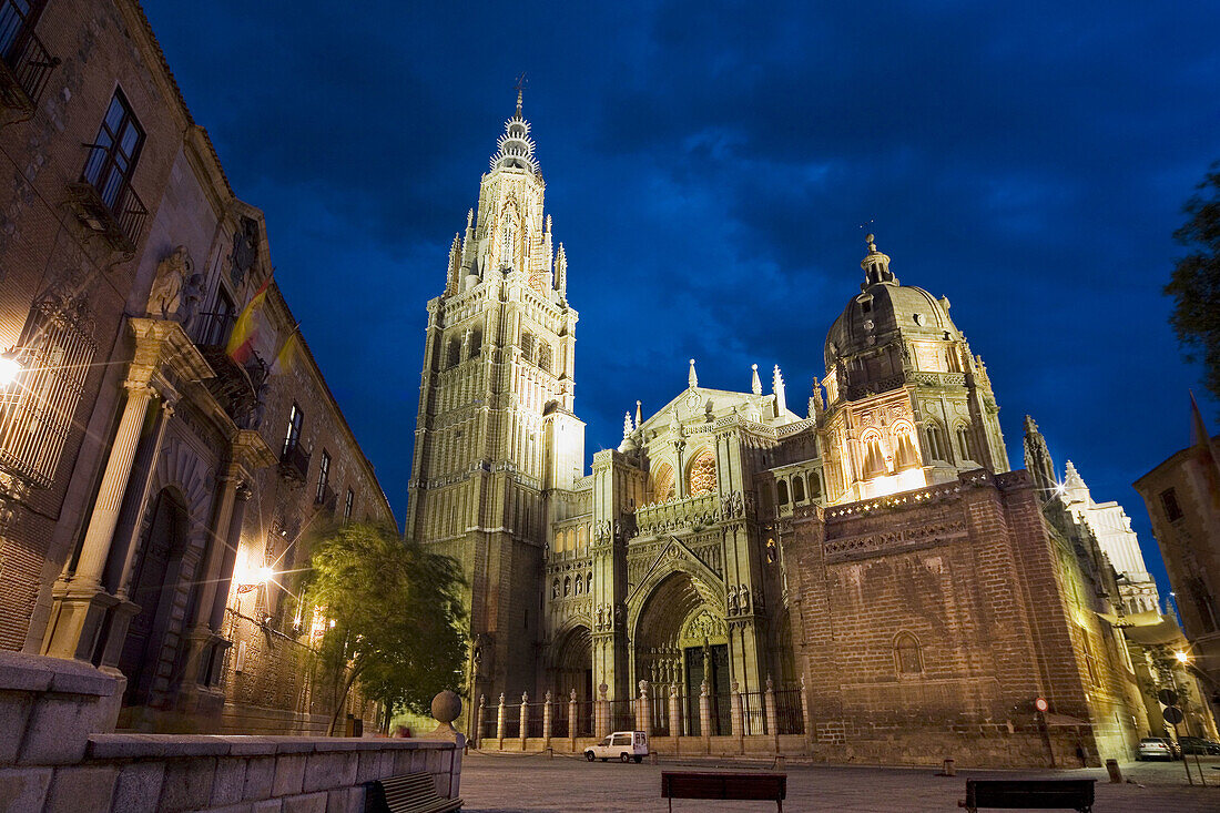 Archbishops Palace and Gothic cathedral (13-15th century) in Plaza del Consistorio, night view, Toledo. Castilla-La Mancha, Spain