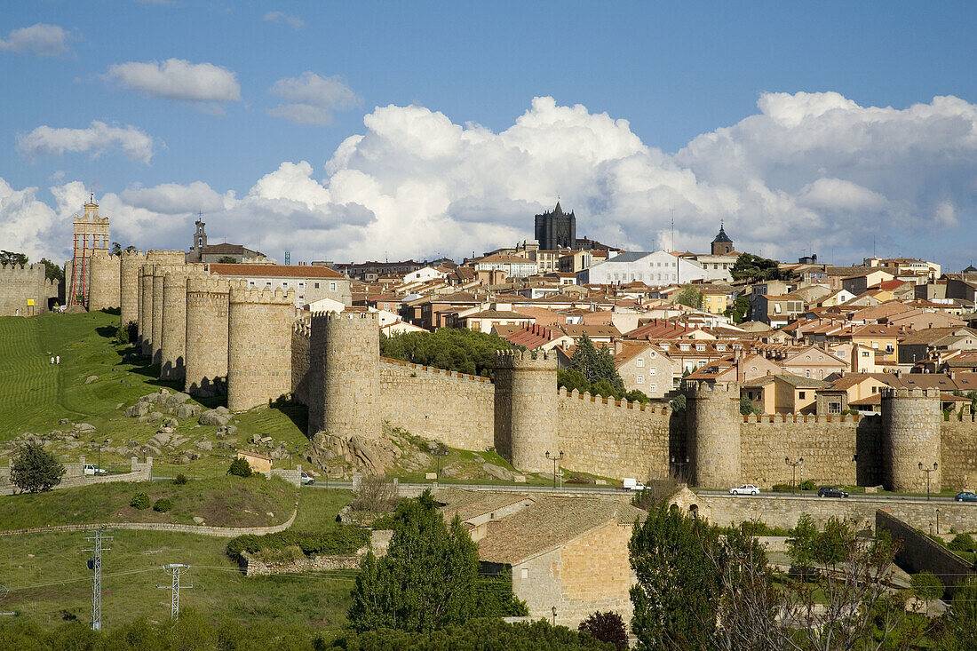 Overview of Ávila with the medieval city walls, the best preserved ones in Spain. They date from 1090, with 2, 5 km long, 88 towers and 6 gates. Ávila (city added to the Unescos World Heritage List in 1985). Castilla-León. Spain