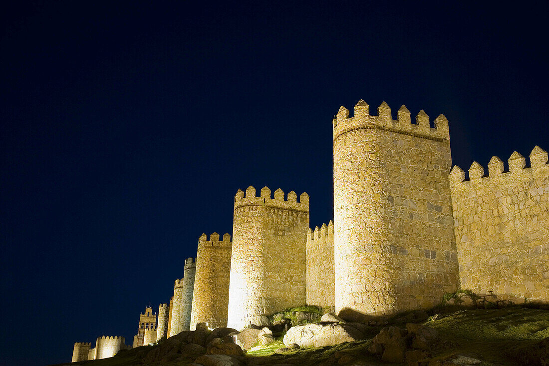 Medieval city walls at night, the best preserved ones in Spain. They date from 1090, with 2, 5 km long, 88 towers and 6 gates. Ávila (city added to the Unescos World Heritage List in 1985). Castilla-León. Spain