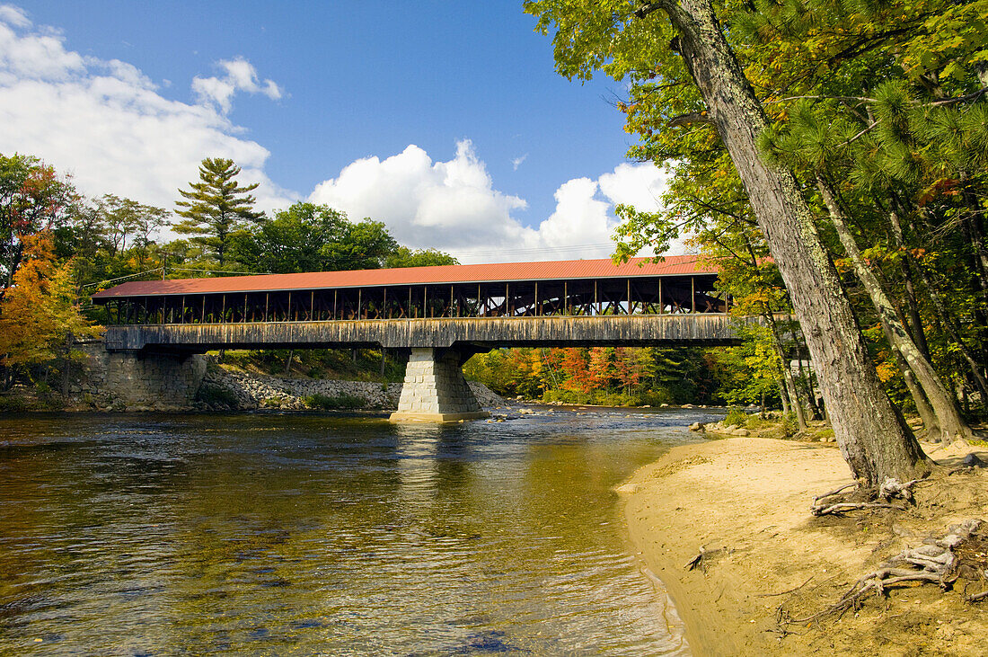 The covered bridge over the Saco River in Conway, New Hampshire, USA