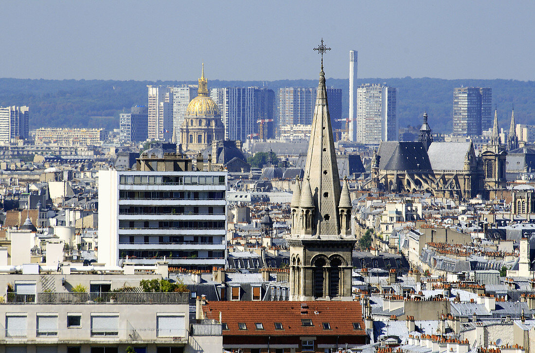 Paris as seen fromt Rue Piat, Jardin de Belleville. France