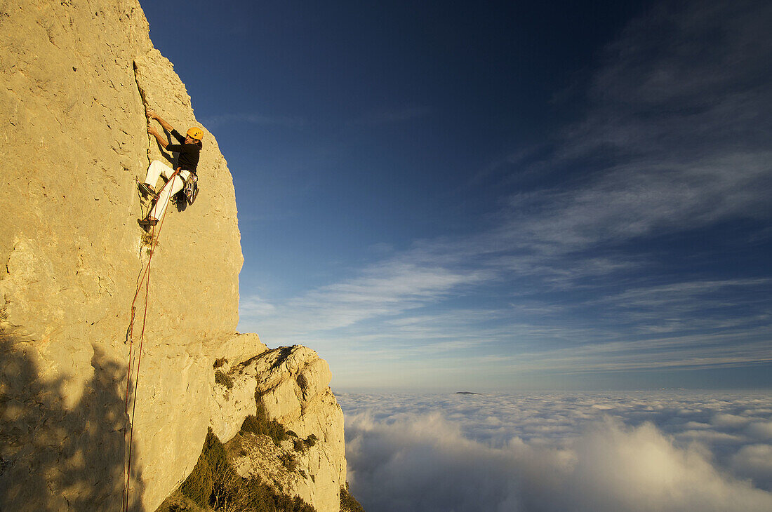 Escalada en Cap del Ras; Ager; Lérida; Cataluña; España