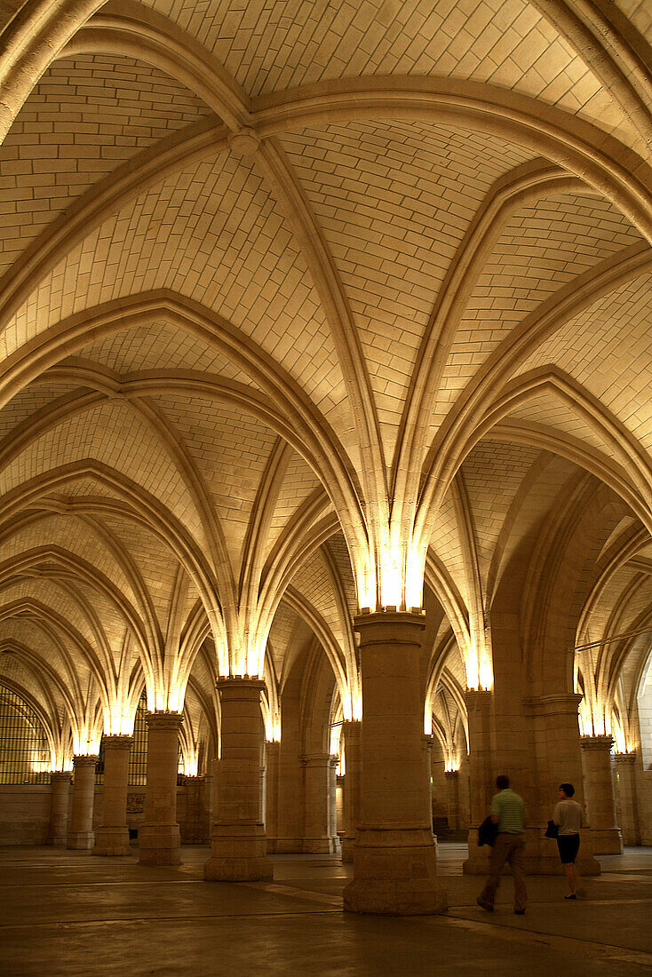 France. Paris. Visitors in Salle des Gens dArms (Hall of the Men_at_Arms) the largest surviving medieval parts of The Conciergerie, a historical royal palace and prison.