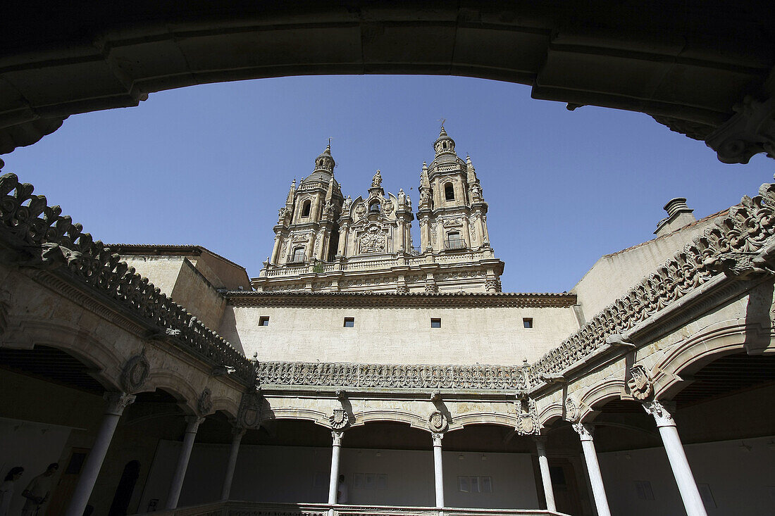 La Clerecía (18ht century baroque Jesuit monastery, now Pontifical University of Salamanca) seen from the courtyard of Casa de las Conchas, Salamanca. Castilla-Leon, Spain