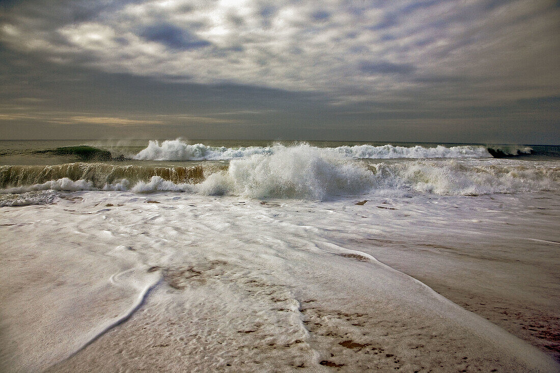 Ile de Ré, La Concha Beach, foam and clouds