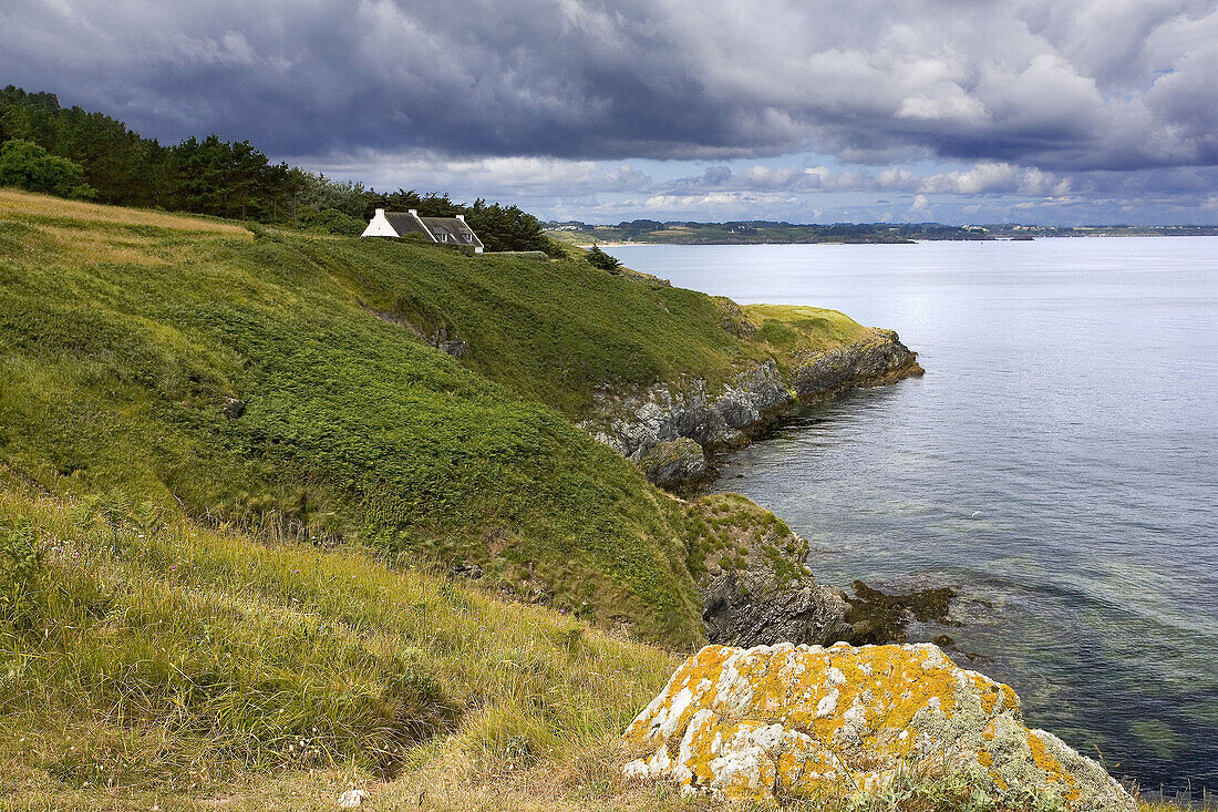 Brittany, Belle-Ile, north coast : houses, rocks and clouds