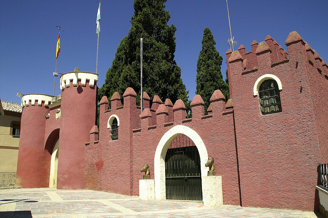 Láchar (Granada). España. Fachada exterior del Castillo de Láchar, en la vega granadina.