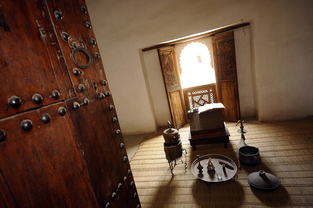 Blick in einen Raum der Medersa Ben Youssef, Marrakesch, Süd Marokko, Marokko, Afrika