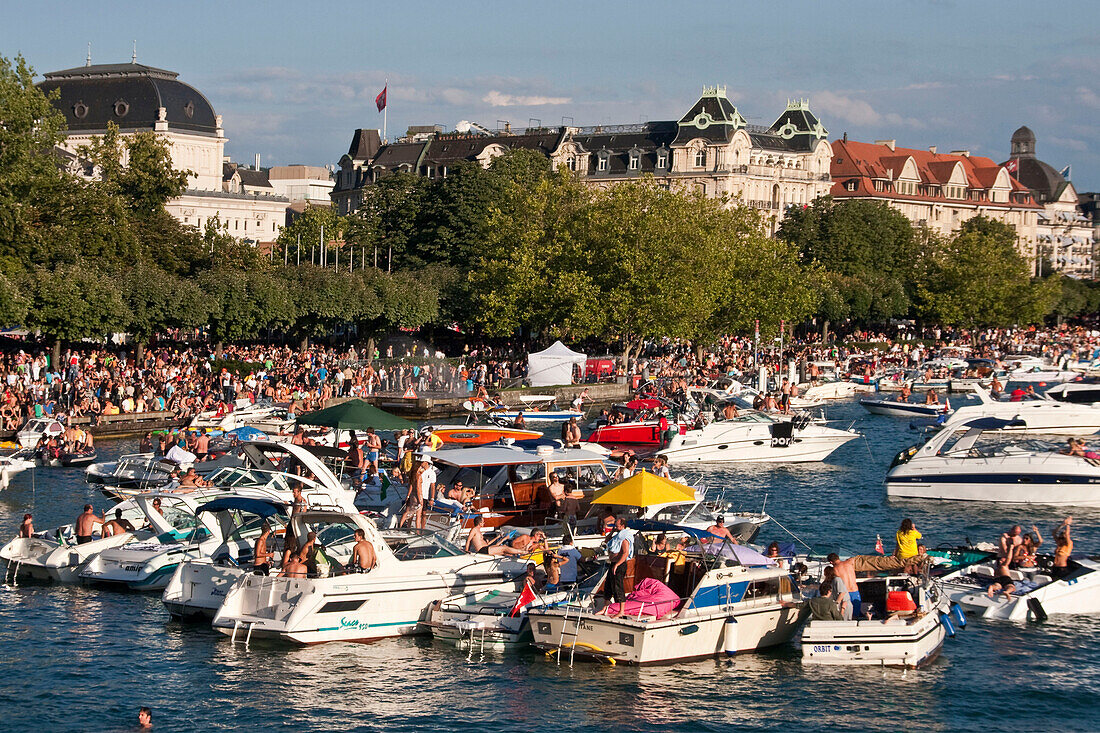 Switzerland, Zurich, street parade, party boats on Zurich lake