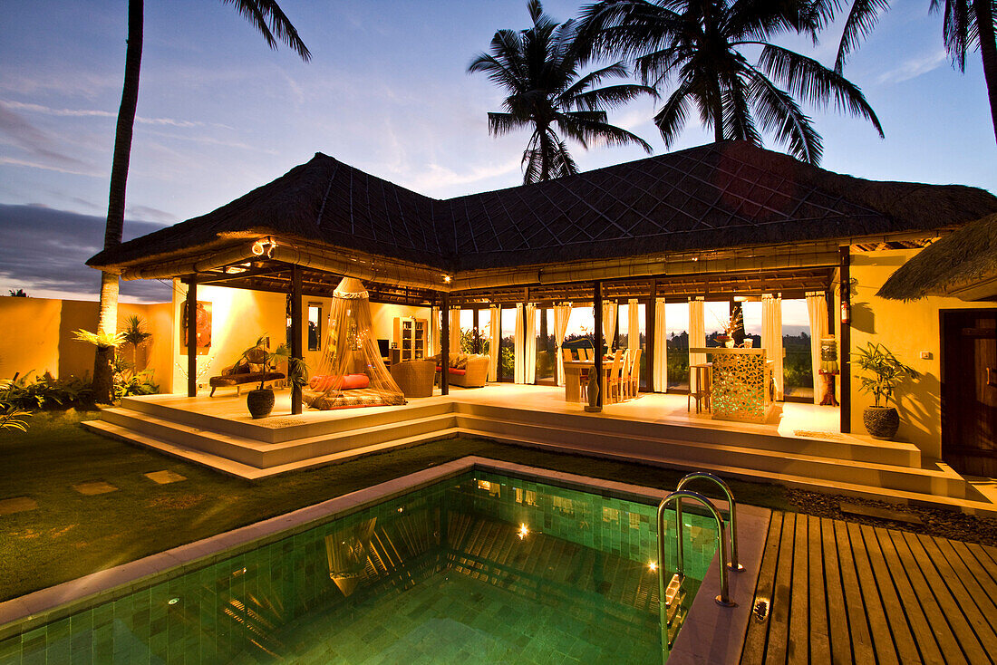 Private Villa mit Pool  umgeben von Reisfelder bei Ubud , Bali, Indonesien, Asien