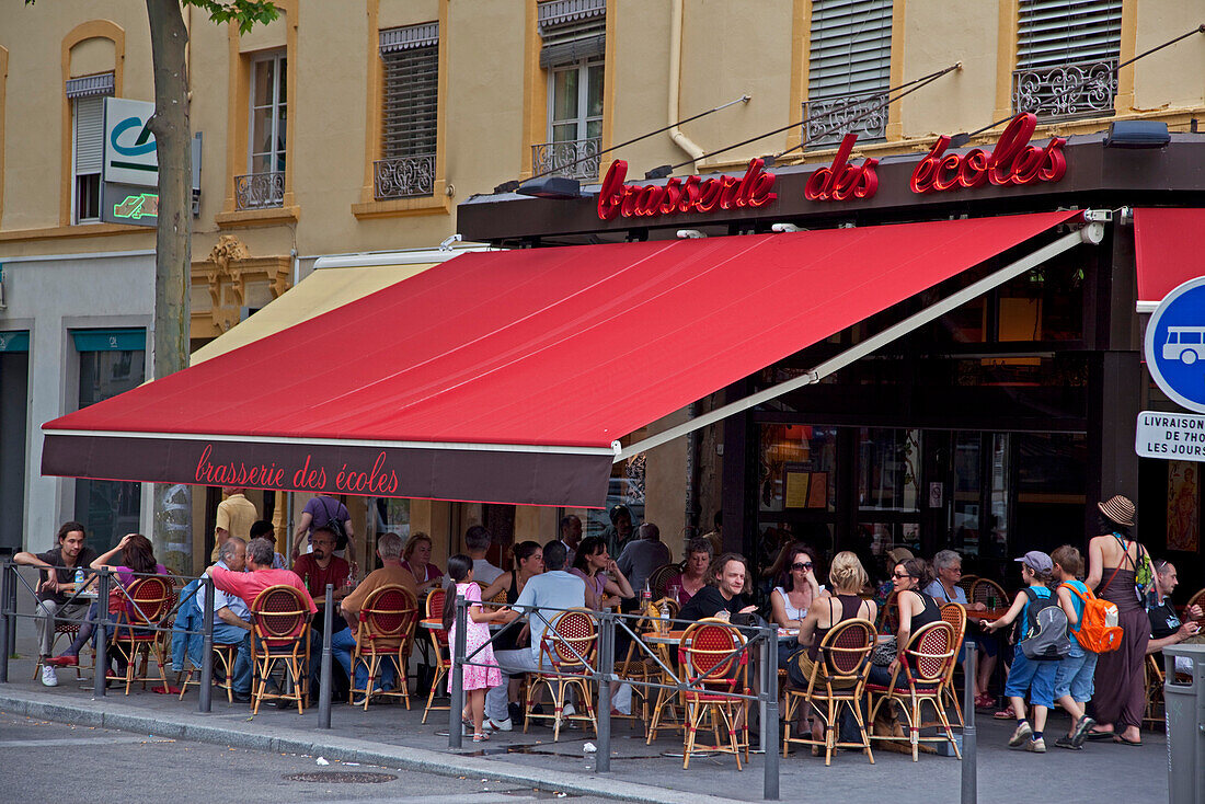 Brasserie des Escoles in Crois Rousse, outdoor street cafe,   Lyon, Rhone Alps,  France