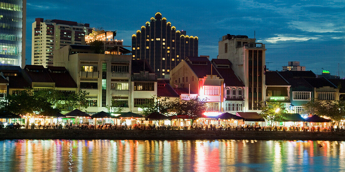 Boat Quay, Restaurants, Bars abends, Skyline von Singapur, Asien