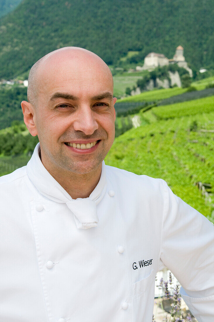 Gerhard Wieser, Chefkoch im Gourmet Restaurant Trenkerstube im Hotel Castel, Dorf Tirol bei Meran, Südtirol, Italien