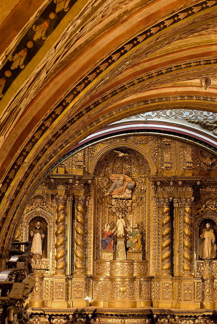 Quito Old Quarter, Detail of Mudejar style Ceiling and main altar, La Compañia church  (1605). Quito. Ecuador. South America. 2007