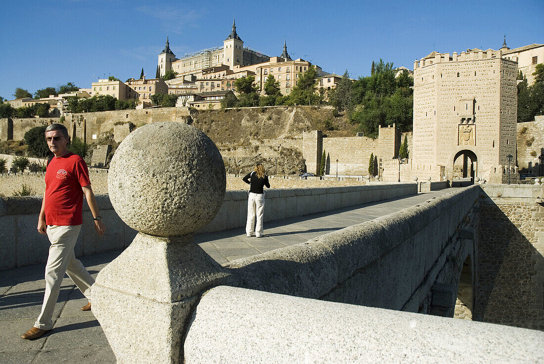 Alcantara bridge and Alcazar, Toledo. Castilla-La Mancha, Spain