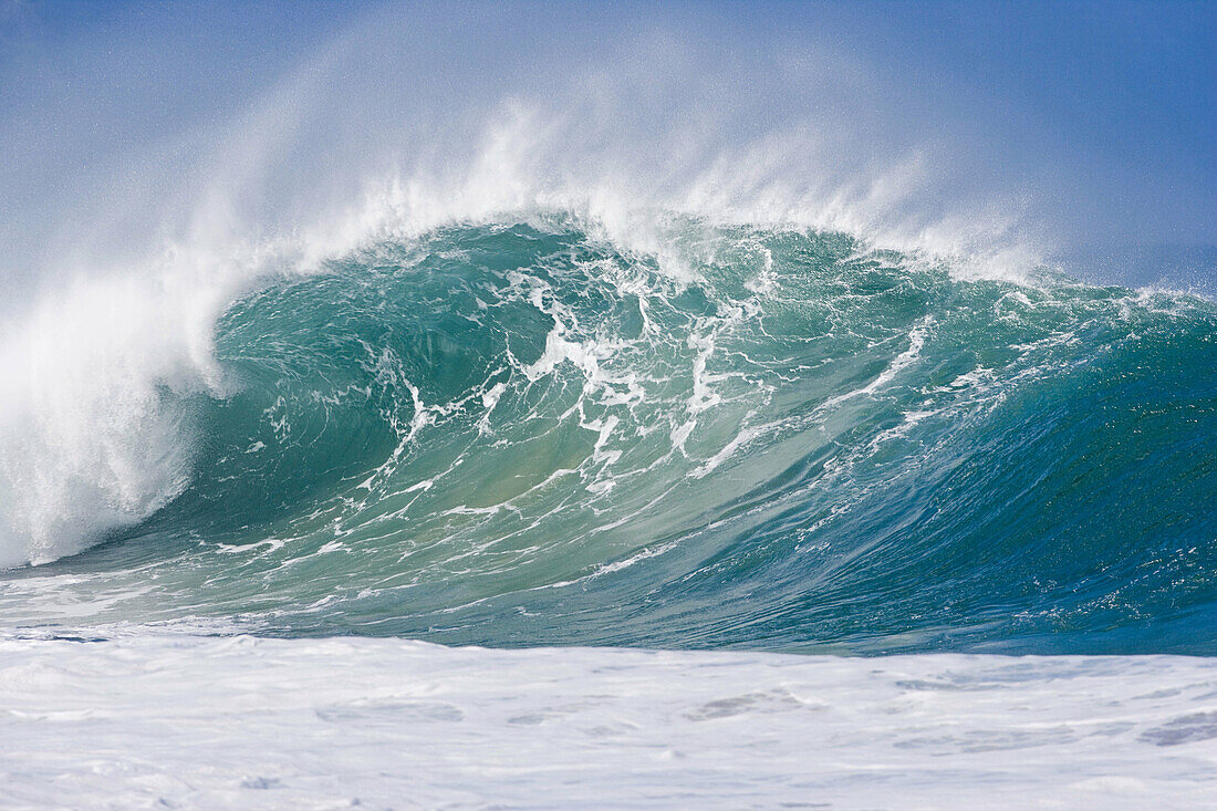Surf wave, Oahu, Hawaii, USA