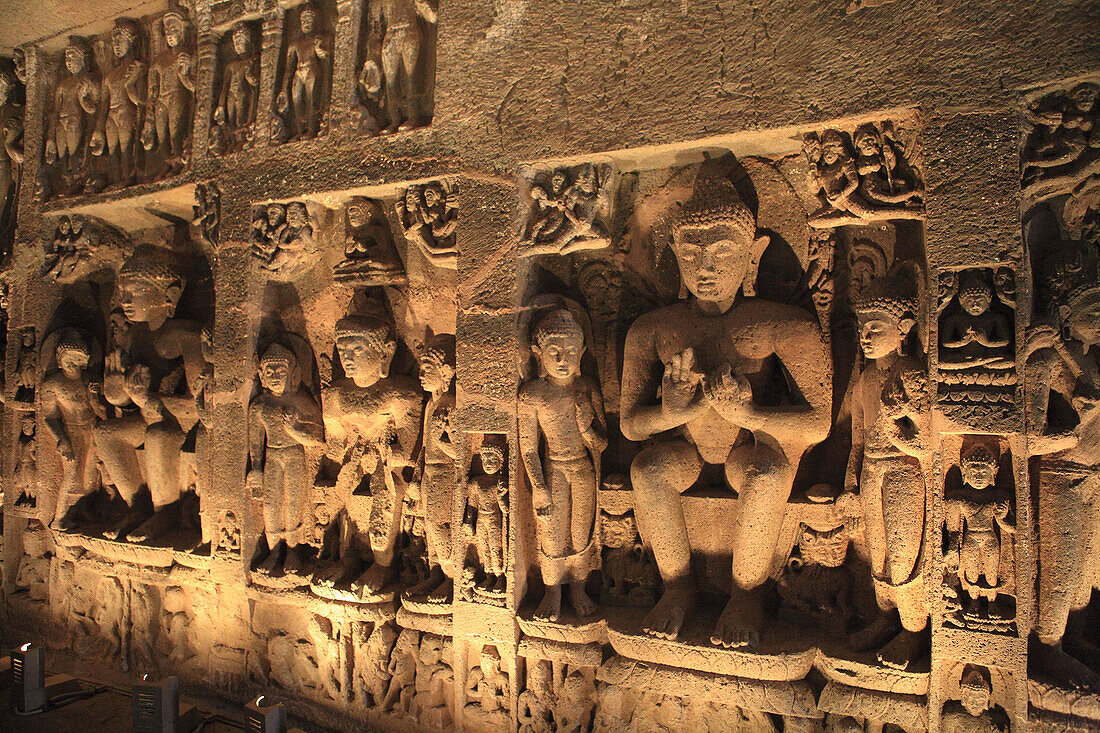 Caves, Buddhist monastery (5 c. AD), UNESCO World Heritage site, Ajanta, India
