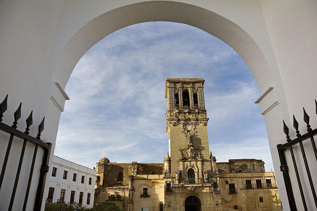 St Marys church, Arcos de la Frontera. Pueblos Blancos (white towns), Cadiz province, Andalucia, Spain